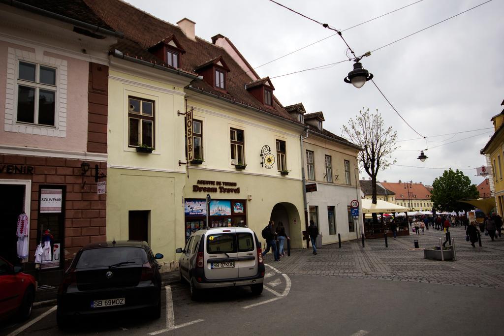 Hostel Pangeea Sibiu Exteriör bild